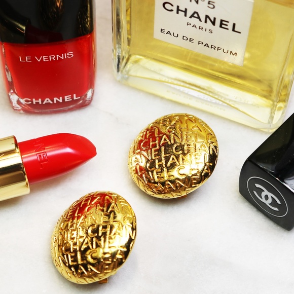 Chanel Monogram Vintage Gold Plated Clip-on Earrings in Mint Condition *signed* - Picture 3 of 16